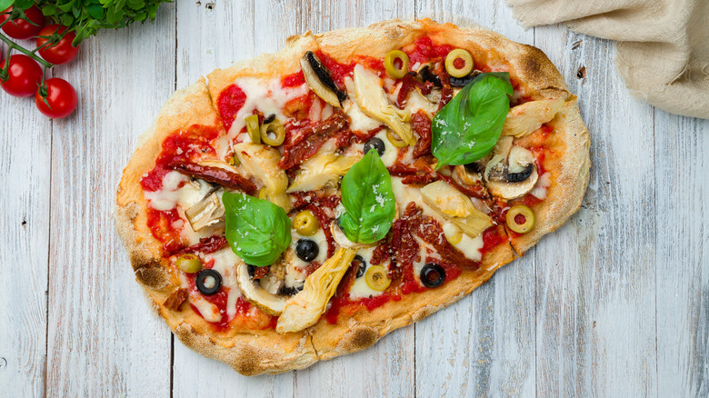 Roman,pizza,with,artichokes,and,sun dried,tomatoes,on,roman,dough,